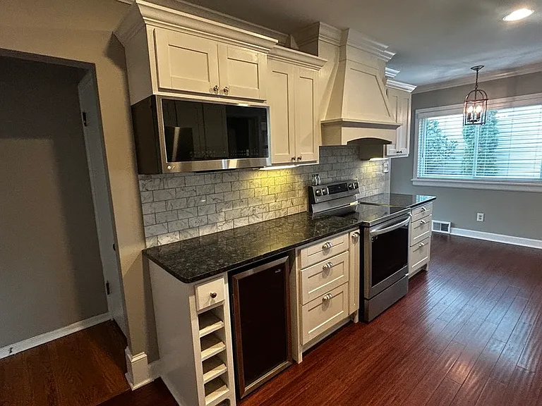 2421 Clarendon Ave — Photo 5