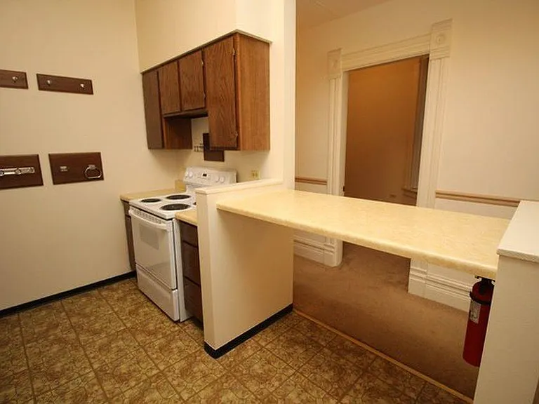 625 W Belmont Ave — Photo 9