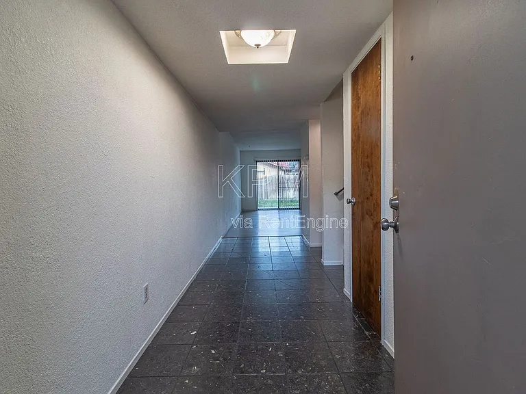 5530 Sandpiper Ct — Photo 2