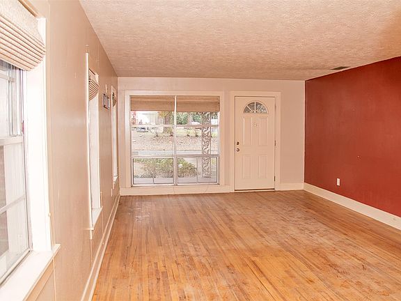 5th image of 501 N Live Oak St