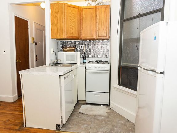 3rd image of 208 E 84th St APT 4A