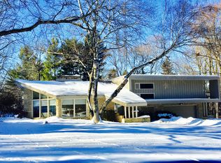 W158N6329 Cherry Hill Dr, Menomonee Falls, WI 53051