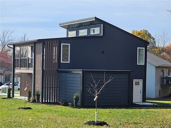 3rd image of 2632 Peach Ln