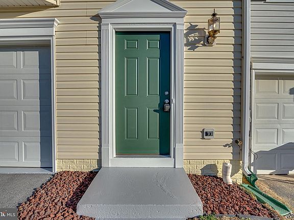 3rd image of 42 Dunrobin Dr