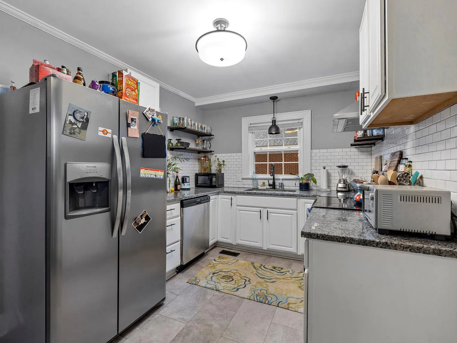 4 bed, 1890 sqft, $3,200 — Photo 2