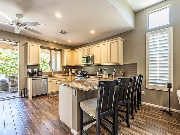 2nd image of 82820 Kingsboro Ln #82820
