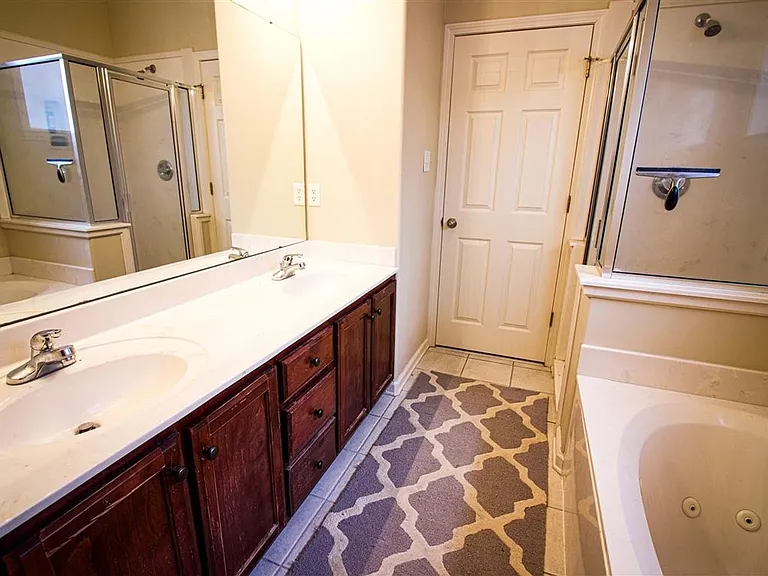 10521 Ashglen Cir S — Photo 16