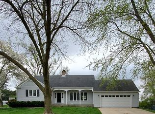 3303 W Fairway Dr, McHenry, IL 60050