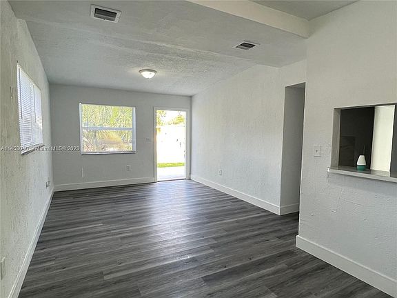 4th image of 525 NW 29th Ter