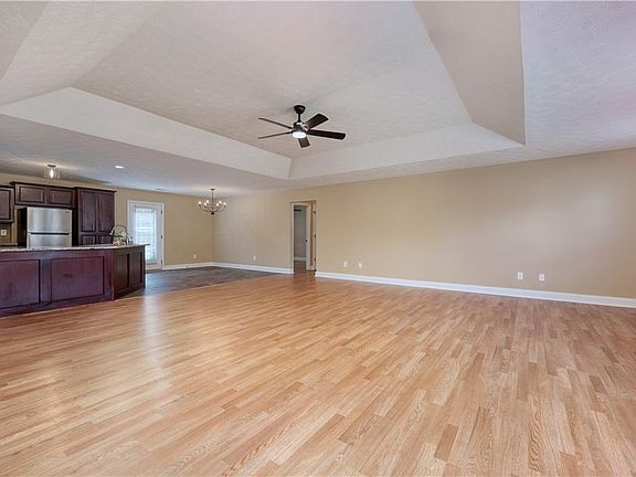 4th image of 12 Cedarwood Ln