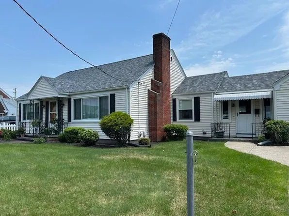 24 Egan Rd, Cranston, RI 02910