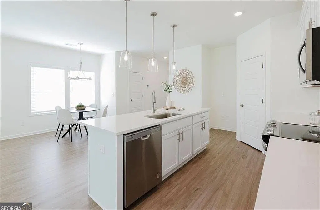 3 bed, 2.5 bath, 1805 sqft, $2,600 — Photo 4