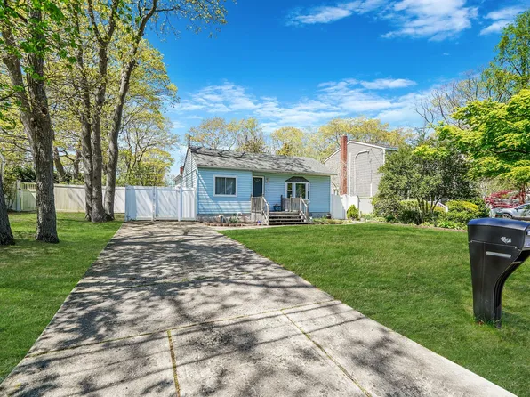 72 Wendy Drive, Farmingville, NY 11738