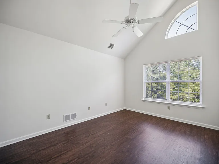 Autumn Park Apartments — Photo 23