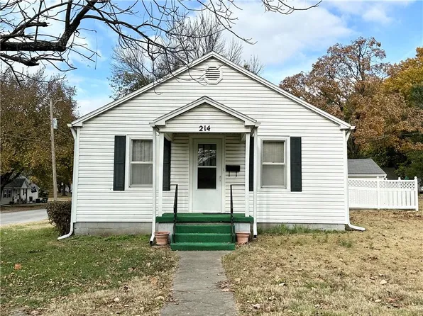 214 W Vine St, Butler, MO 64730