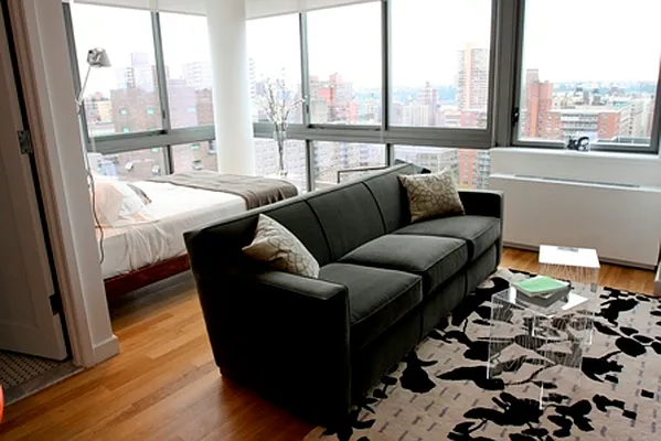 Rented by PWV Acquisitions | media 8