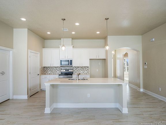 5th image of 14681 Main St