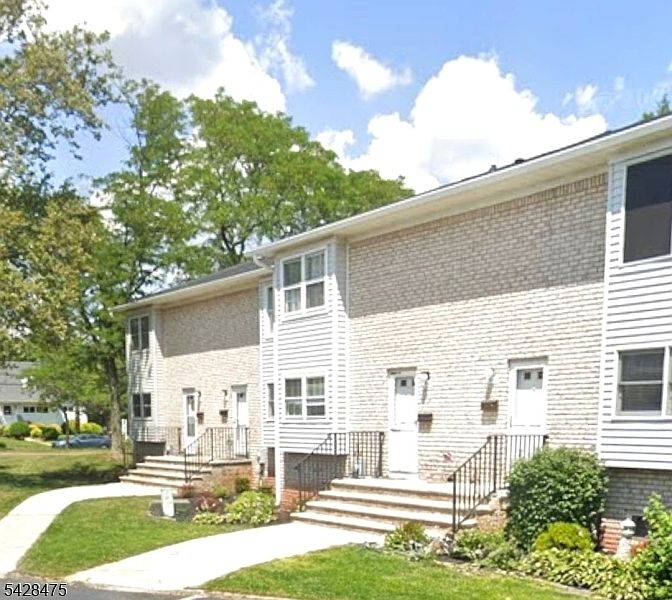 1st image of 1030 Robin Rd