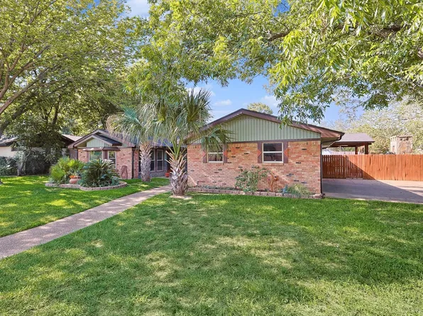 200 Plainview Dr, Hurst, TX 76054