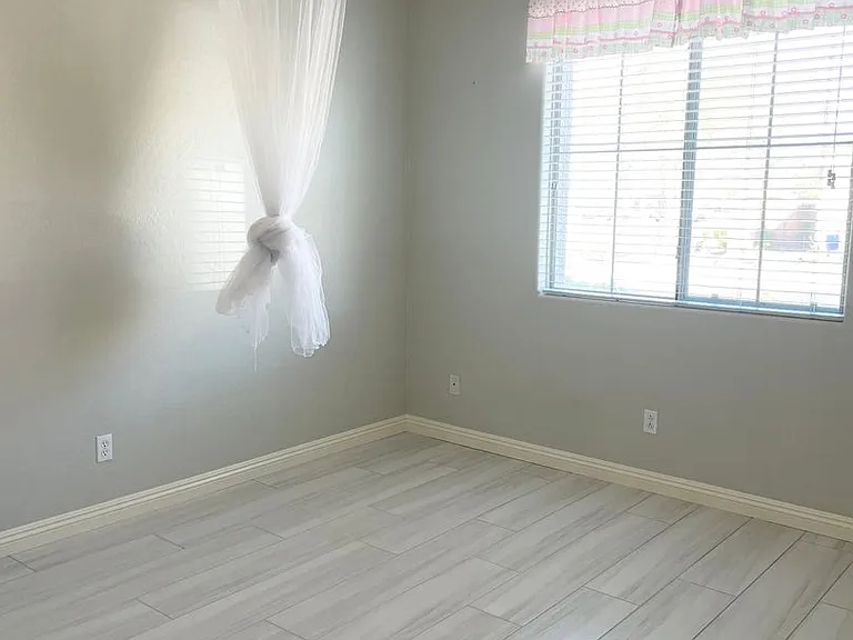 38205 W Montserrat St — Photo 27