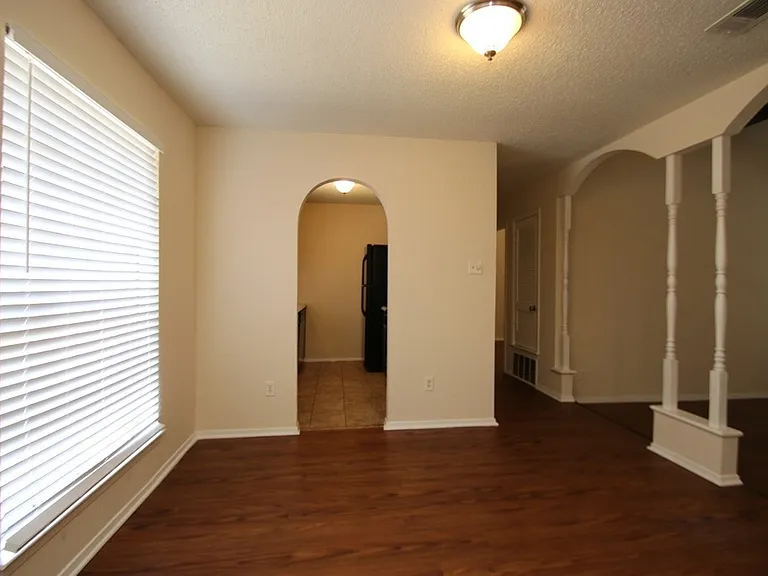 7017 Crosswood Dr — Photo 3