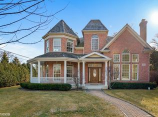 903 Queens Ln, Glenview, IL 60025