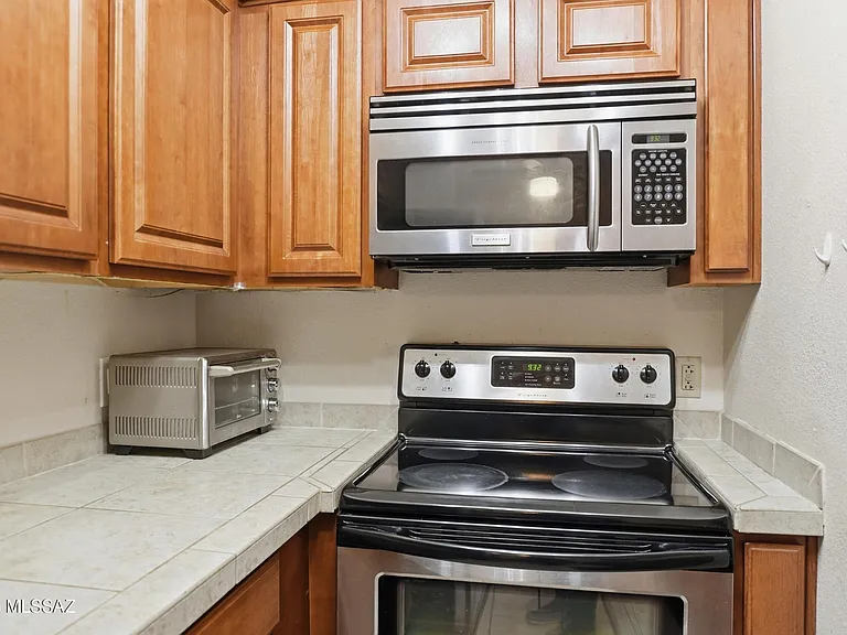 1810 E Blacklidge Dr #416 — Photo 7