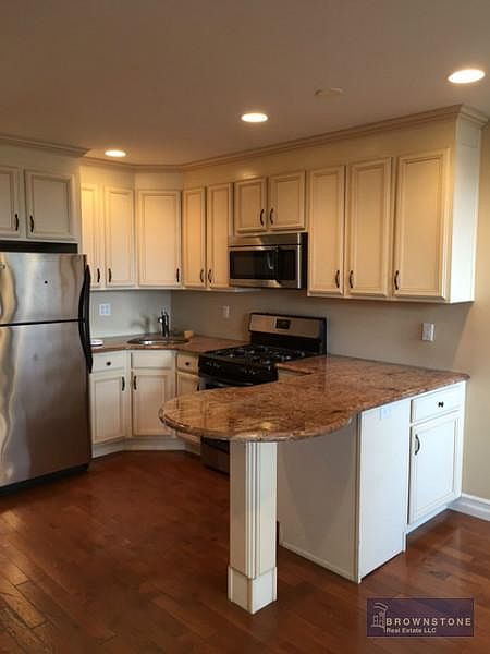 1st image of 294 Van Brunt St APT 1