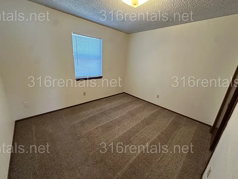 351 E Marion Ct — Photo 8