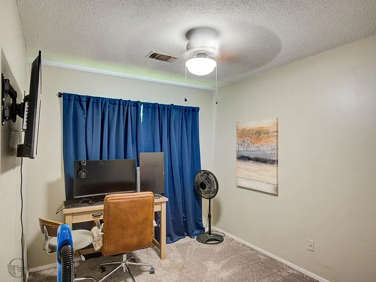 1710 Ray Ave — Photo 15
