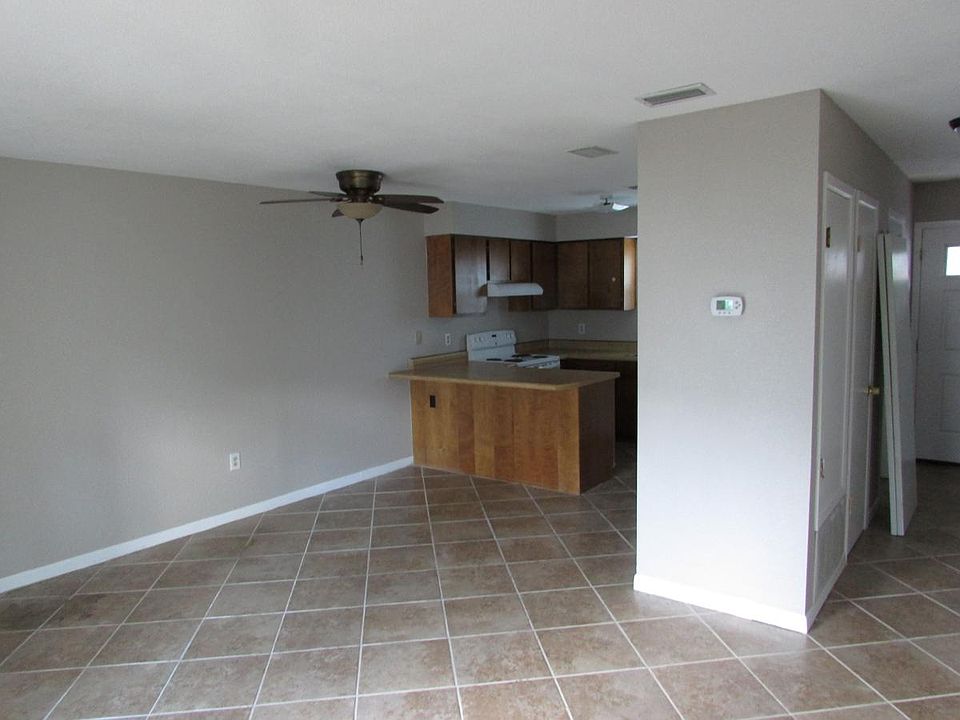1st image of 307 Oxford Ct