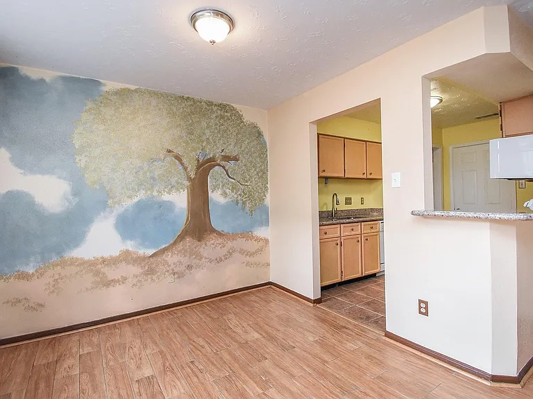 7822 Greenedge Dr — Photo 4