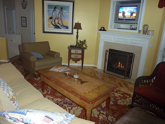 Gas fireplace, wifi/cable