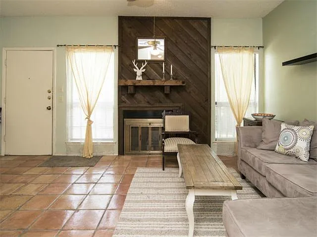 612 Park Pl #205 — Photo 4