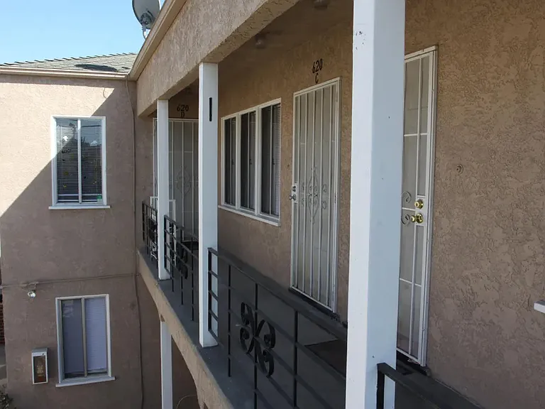620 E Carson St #C — Photo 2