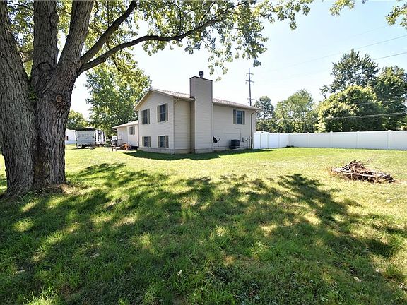 3rd image of 2055 Linwood Ct