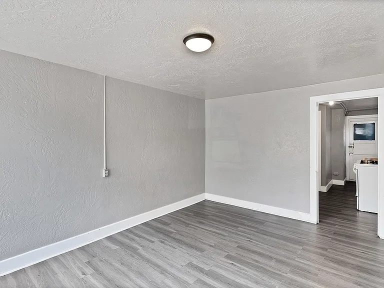 529 Colorado Ave — Photo 12