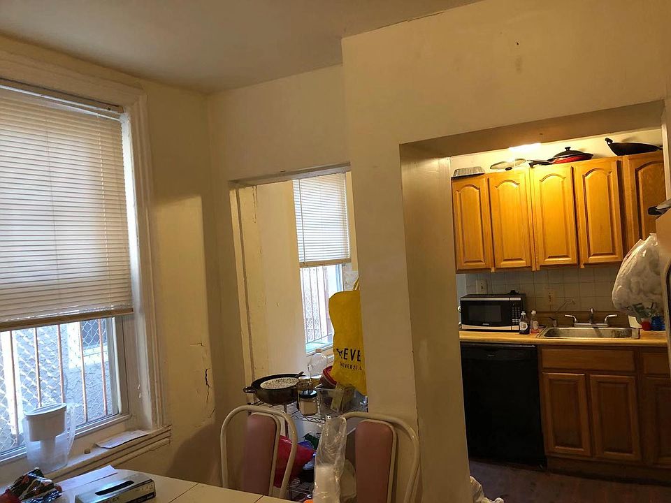 2nd image of 434 N 38th St
