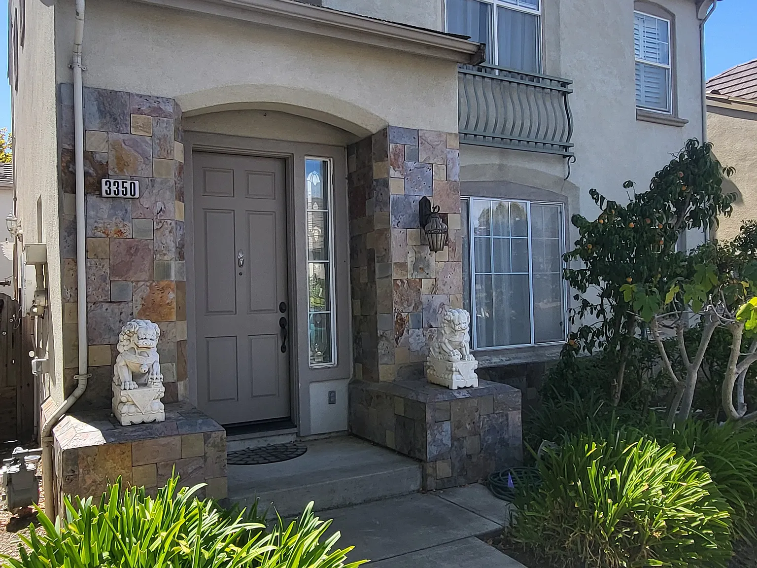 3 bed, 2.5 bath, 2468 sqft, $4,600 — Photo 1