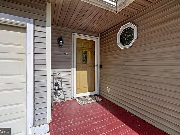 4th image of 1121 Vermont Ln
