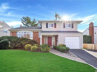 1910 Edward Ln, Merrick, NY 11566