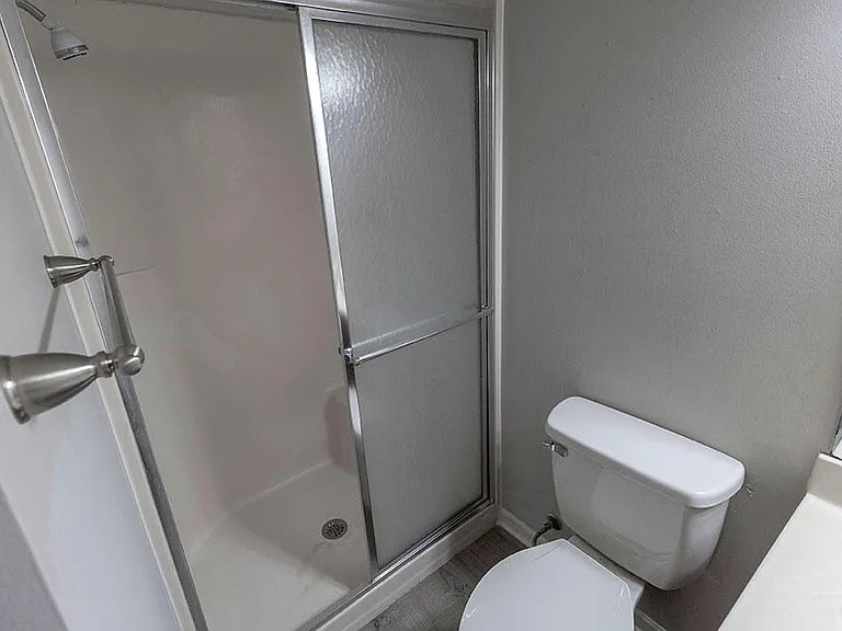 1915 Greenleaves Ct — Photo 19