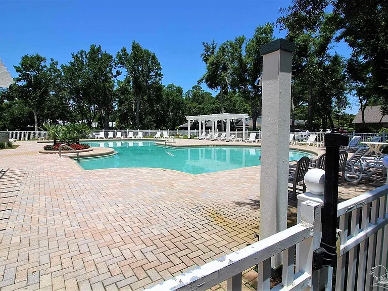 9850 Rail Cir — Photo 4