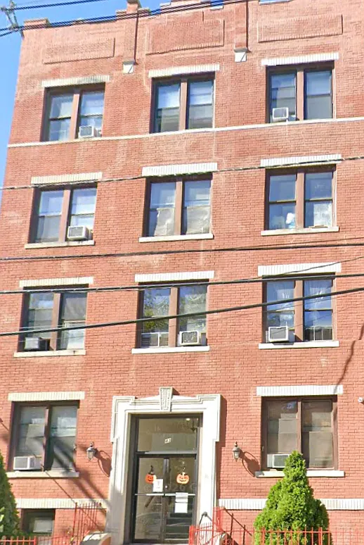 2 bed, $2,050 — Photo 1