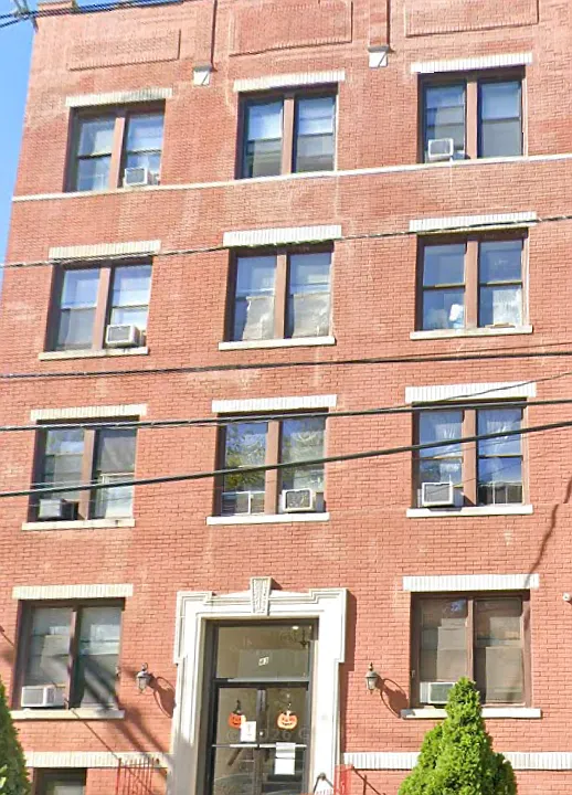 42 Broadway #22A