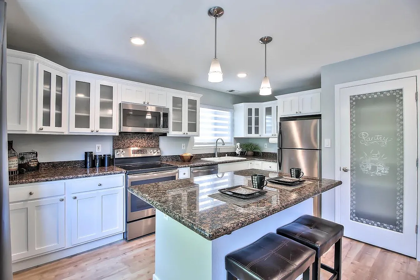 2 bed, 1000 sqft, $4,300 — Photo 4