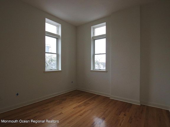 5th image of 1003 Bond St #16