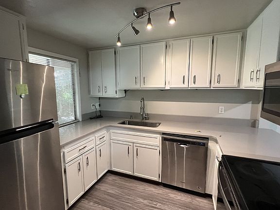 4th image of 3845 Colony Oaks Dr