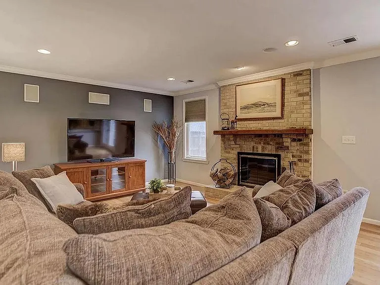 5225 S Pitkin Ct — Photo 8