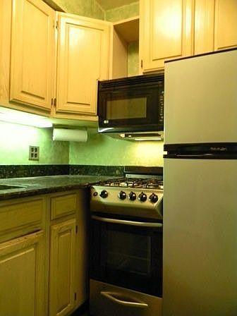 2nd image of 311 E 75th St APT 1F